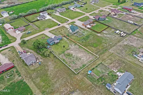 5489 Sweet Clover Ln, Williston, ND 58801 photo 7