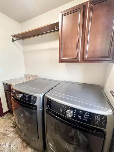5489 Sweet Clover Ln, Williston, ND 58801 photo 46
