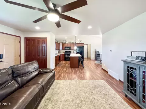 5489 Sweet Clover Ln, Williston, ND 58801 photo 27