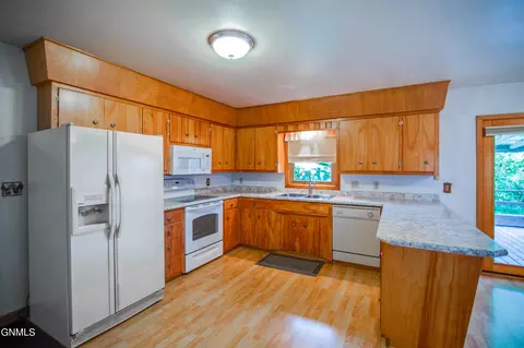 605 3rd Ave NW, Beulah, ND 58523 photo 6