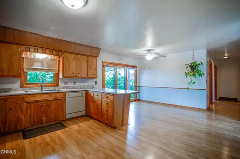 605 3rd Ave NW, Beulah, ND 58523 photo 7