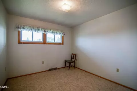 605 3rd Ave NW, Beulah, ND 58523 photo 13