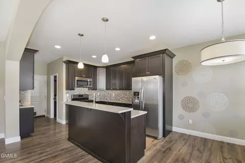 2706 29th St W, Williston, ND 58801 photo 9