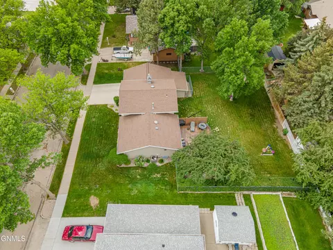 314 Saturn Dr, Bismarck, ND 58503 photo 76