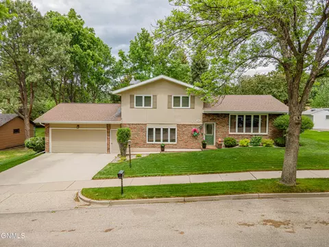 314 Saturn Dr, Bismarck, ND 58503 photo 71
