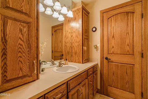 314 Saturn Dr, Bismarck, ND 58503 photo 24