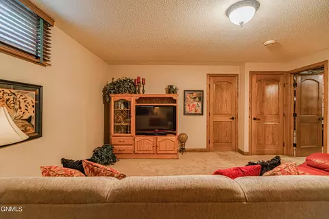 314 Saturn Dr, Bismarck, ND 58503 photo 48