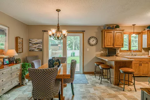 314 Saturn Dr, Bismarck, ND 58503 photo 3