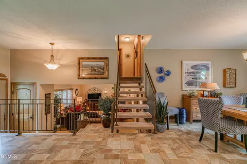 314 Saturn Dr, Bismarck, ND 58503 photo 18