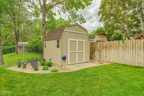 314 Saturn Dr, Bismarck, ND 58503 photo 65