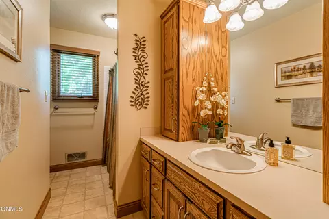 314 Saturn Dr, Bismarck, ND 58503 photo 22