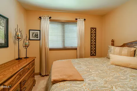 314 Saturn Dr, Bismarck, ND 58503 photo 32