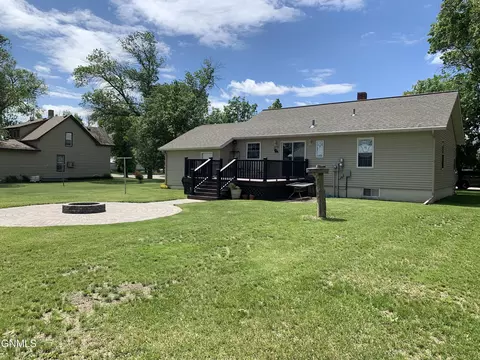 207 3rd St SE, Lamoure, ND 58458 photo 5