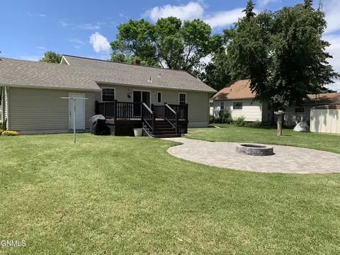 207 3rd St SE, Lamoure, ND 58458 photo 3