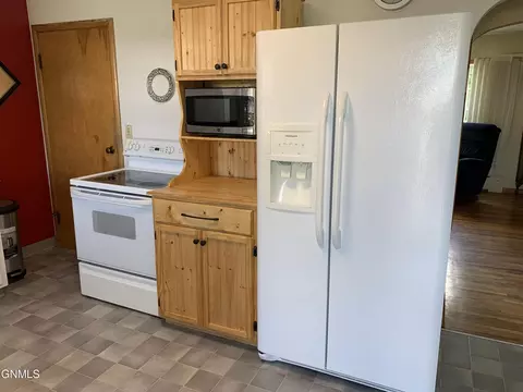 207 3rd St SE, Lamoure, ND 58458 photo 16