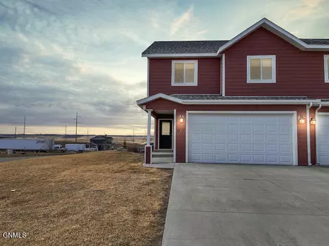 5803 Vanessa Ave, Williston, ND 58801 photo 2