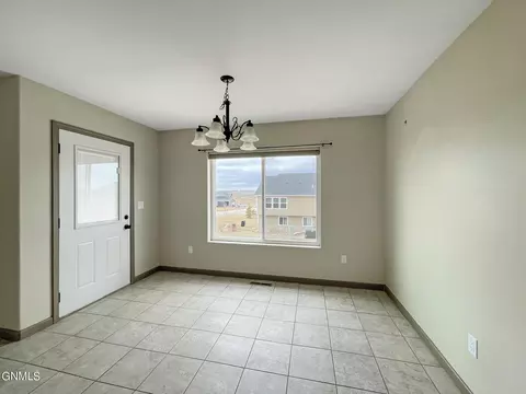 5803 Vanessa Ave, Williston, ND 58801 photo 13