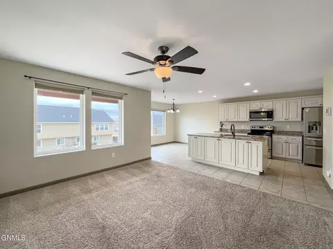 5803 Vanessa Ave, Williston, ND 58801 photo 9