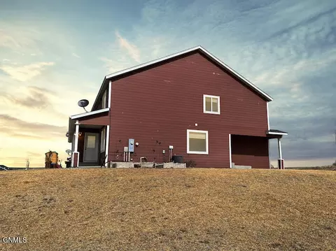 5803 Vanessa Ave, Williston, ND 58801 photo 4