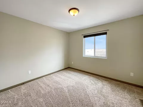 5803 Vanessa Ave, Williston, ND 58801 photo 27