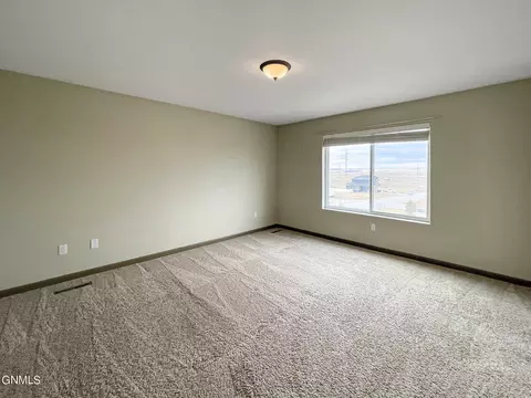 5803 Vanessa Ave, Williston, ND 58801 photo 17