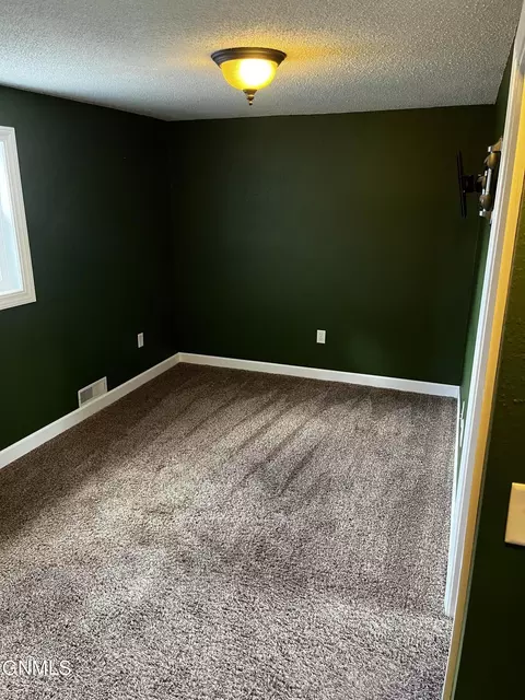 609 2nd St E, Edgeley, ND 58433 photo 27