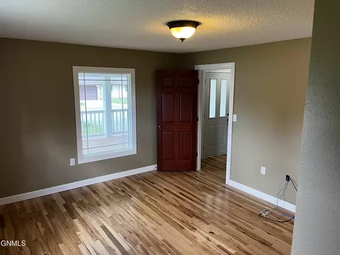 609 2nd St E, Edgeley, ND 58433 photo 10