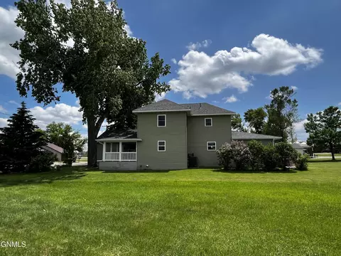 609 2nd St E, Edgeley, ND 58433 photo 2