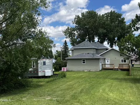 609 2nd St E, Edgeley, ND 58433 photo 4