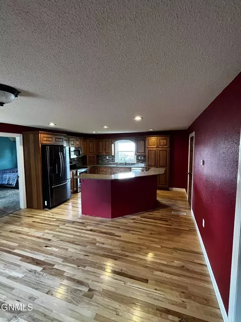 609 2nd St E, Edgeley, ND 58433 photo 21