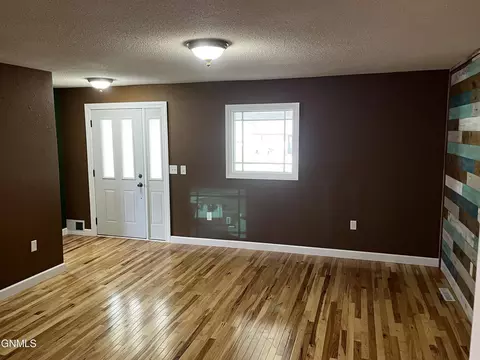 609 2nd St E, Edgeley, ND 58433 photo 15
