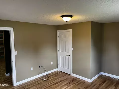 609 2nd St E, Edgeley, ND 58433 photo 11