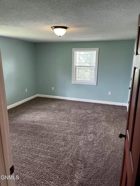 609 2nd St E, Edgeley, ND 58433 photo 35