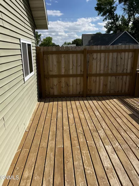609 2nd St E, Edgeley, ND 58433 photo 9