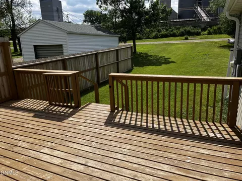 609 2nd St E, Edgeley, ND 58433 photo 8