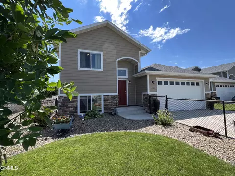 1909 23rd St W St W, Williston, ND 58801 photo 3