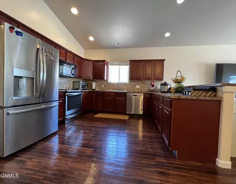 1909 23rd St W St W, Williston, ND 58801 photo 17