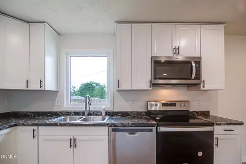1732 Assumption Dr, Bismarck, ND 58503 photo 14