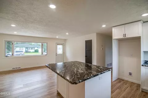 1732 Assumption Dr, Bismarck, ND 58503 photo 27