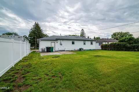 1732 Assumption Dr, Bismarck, ND 58503 photo 4