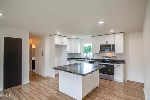 1732 Assumption Dr, Bismarck, ND 58503 photo 11