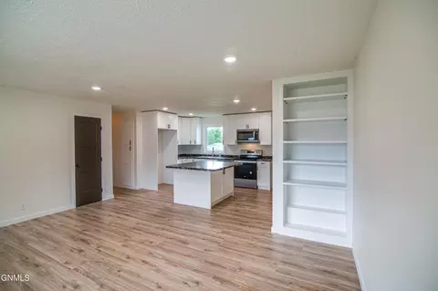1732 Assumption Dr, Bismarck, ND 58503 photo 8