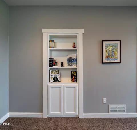 3909 Clairmont Rd, Bismarck, ND 58503 photo 29