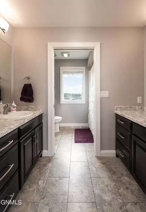 3909 Clairmont Rd, Bismarck, ND 58503 photo 25