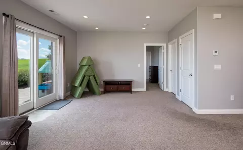 3909 Clairmont Rd, Bismarck, ND 58503 photo 33