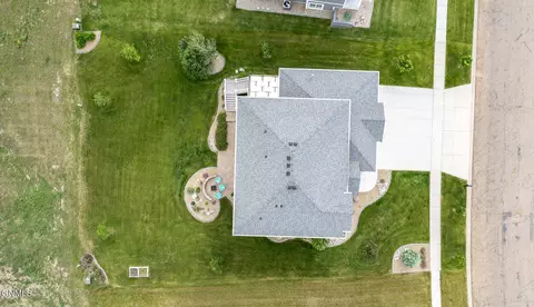 3909 Clairmont Rd, Bismarck, ND 58503 photo 4