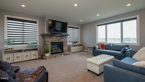 3909 Clairmont Rd, Bismarck, ND 58503 photo 15
