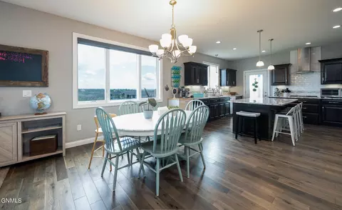 3909 Clairmont Rd, Bismarck, ND 58503 photo 8