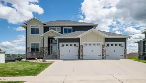 3909 Clairmont Rd, Bismarck, ND 58503 photo 2
