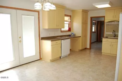 2003 Sage Lily Dr, Sidney, MT 59270 photo 5